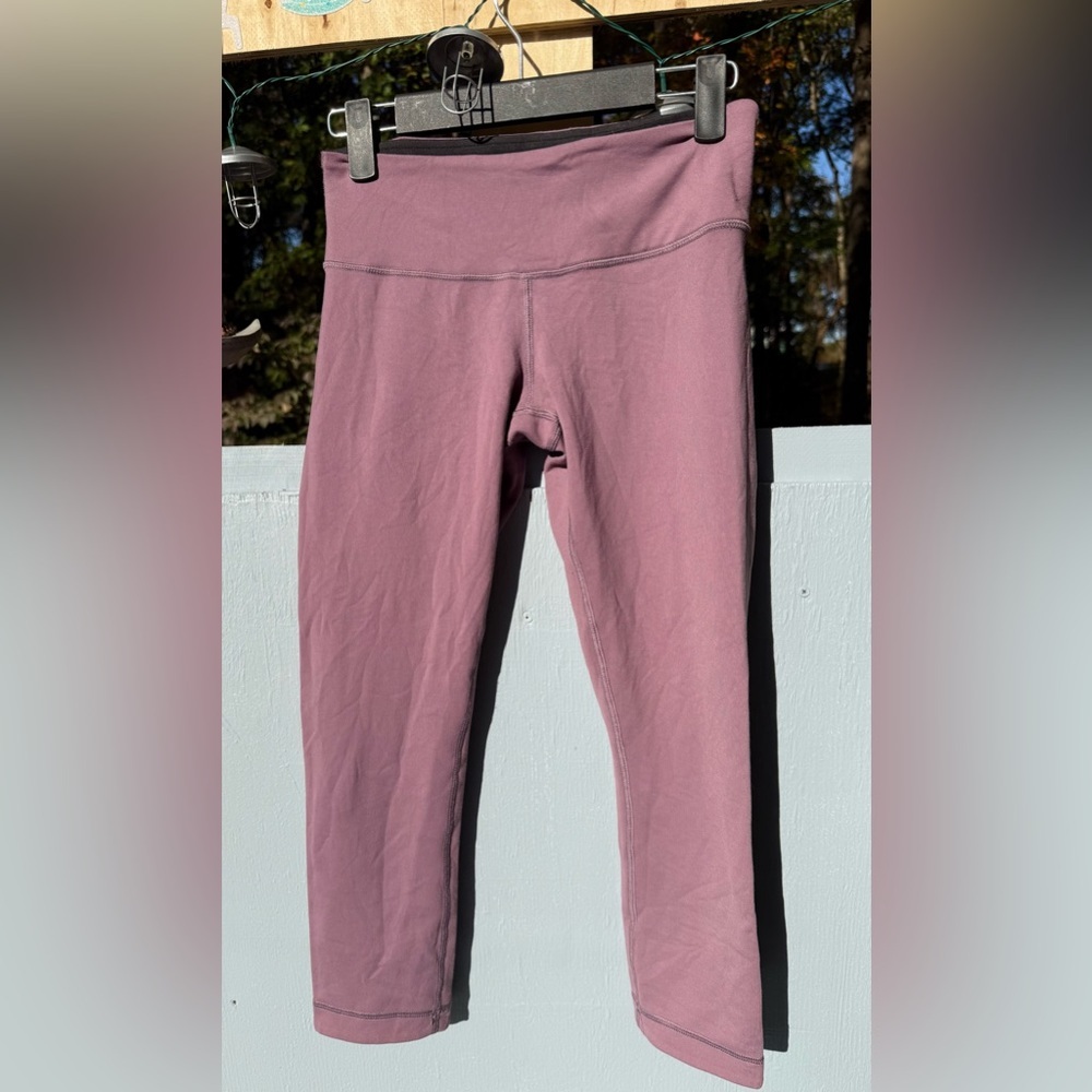 Lululemon Reversible Wunder‎ Under Leggings Size 4 Mauve Black Crop
